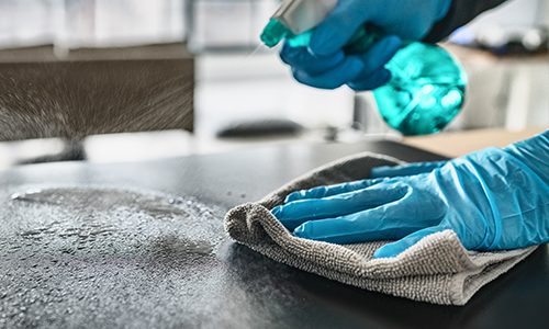 dettaglio pulizia scrivania